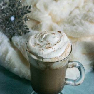 This Rosemary Gingerbread Latte is the perfect cozy winter drink with warm spices and a lovely aroma that will put you in a holiday mood instantly! | www.thelastcookie.ca