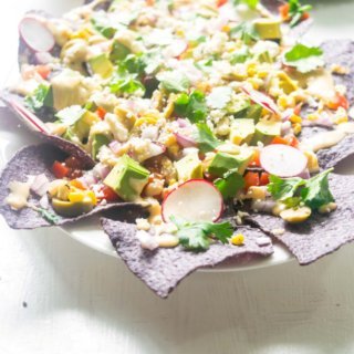 These Loaded Healthy Vegetarian Nachos pack in a punch with a lot of nutritious crunchy vegetables and a homemade cheese sauce. Light, amazingly delicious and just 30 minutes! |www.thelastcookie.ca