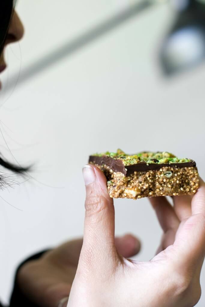 This vegan, gluten free Quinoa Bars recipe is rich in protein and healthy fats. They're easy to make and a delicious, wholesome snack! | www.thelastcookie.ca