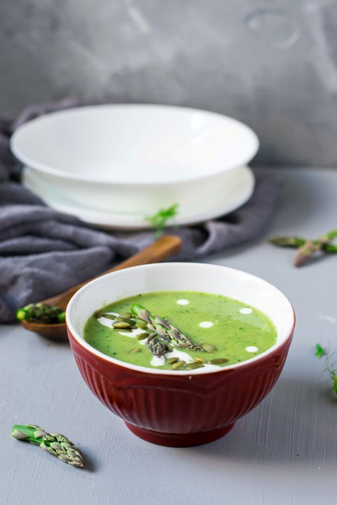 This easy fennel asparagus soup has a fresh, refreshing flavor from fennel that is perfect for summer. It is light, creamy and ready in under 30 minutes! | www.thelastcookie.ca