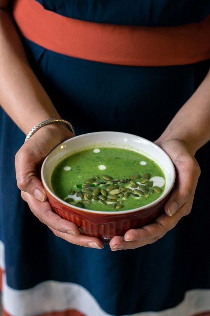 This easy fennel asparagus soup has a fresh, refreshing flavor from fennel that is perfect for summer. It is light, creamy and ready in under 30 minutes! | www.thelastcookie.ca